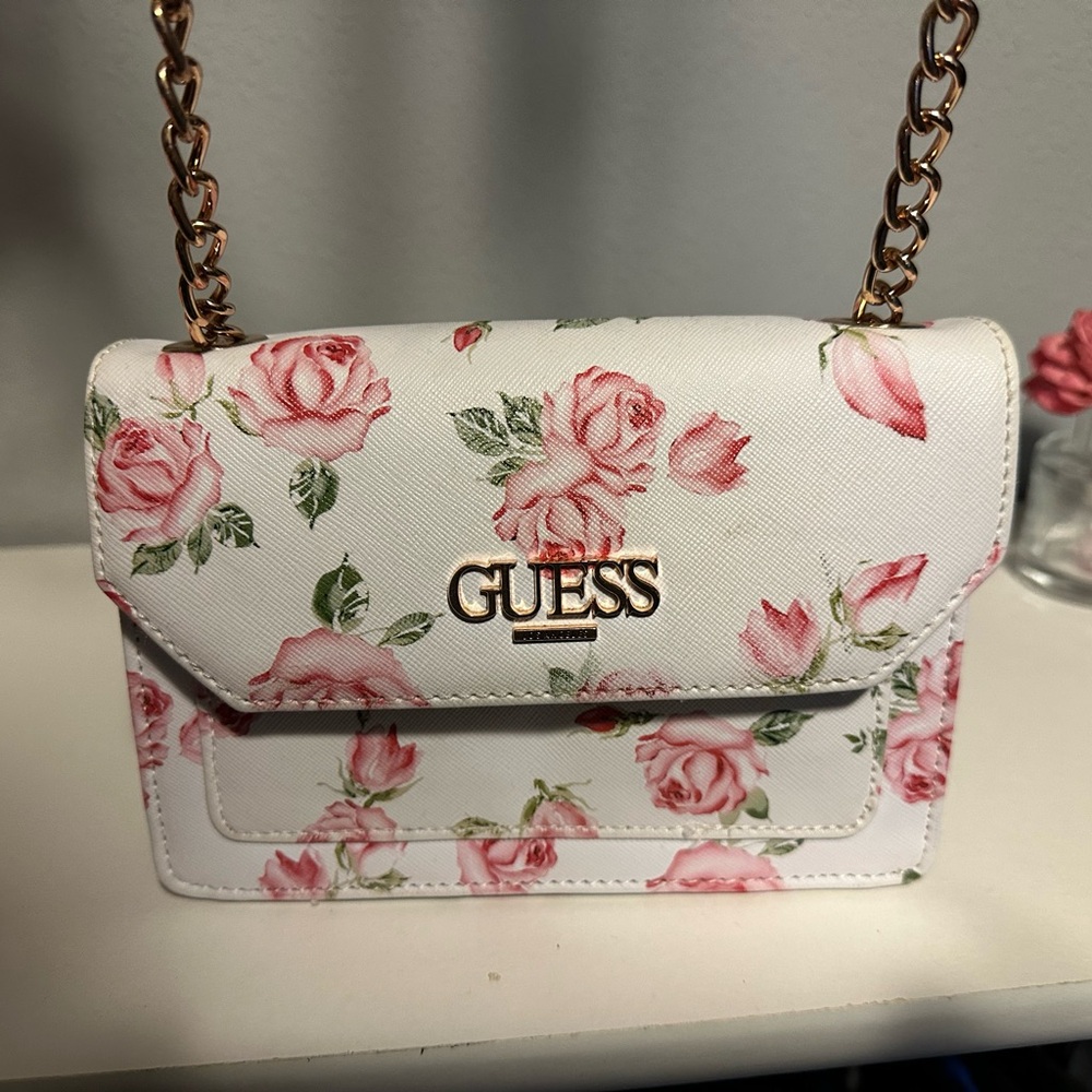Perfect small guess purse. Near perfect condition.